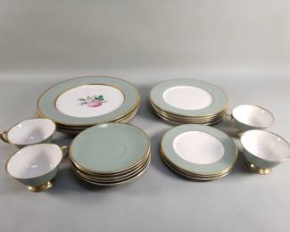 Lot 430  Set of Flintridge China plates, cups and saucers