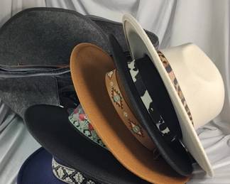 Lot 319h  5 western style cowboy hats in carrying case