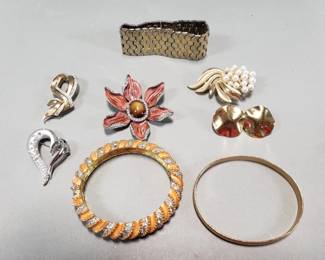 096  Lot 35  Vinatge signed designer jewelry, Napier gold
