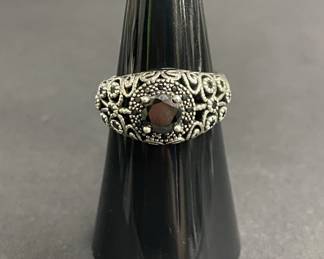 Lot 623h  Vintage sterling silver ring with black stone