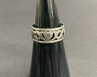 Lot 765h  Vintage sterling silver filigree band ring