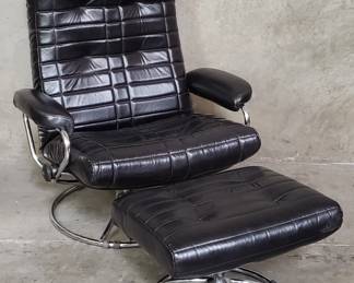 024  Lot 527  Ekornes leather and chrome stressless chair with