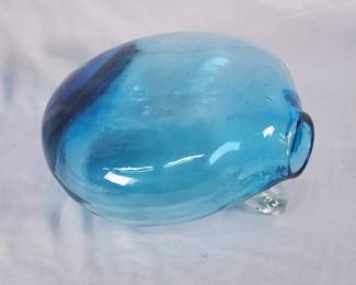 Lot 316h  Vintage Blenko style blue pouch vase
