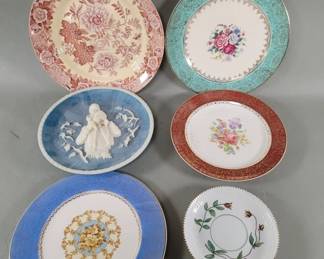Lot 390  Floral porcelain plates and a resin Daddy and