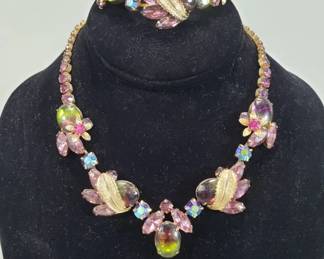 Lot 33  Vintage signed Weiss necklace and bracelet set