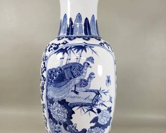 Lot 26  Vintage Chinoiserie style vase with bird 