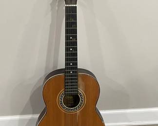 Lot 352h  Vintage Kent 6string guitar made in Japan