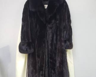 Lot 186  Vintage Irving Goldstein womens fur coat