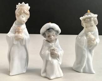 172  Lot 482  Set of 3 Lladro Three Kings Nativity