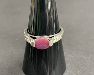Lot 745h  Vintage sterling silver ring with pink agate and