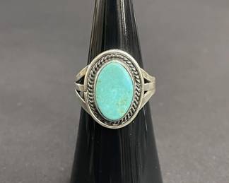 Lot 775h  Vintage sterling silver and turquoise ring