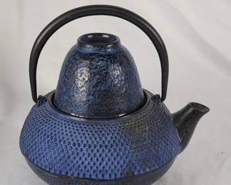 Lot 314h  Vintage Japanese style cast iron tea pot no lid