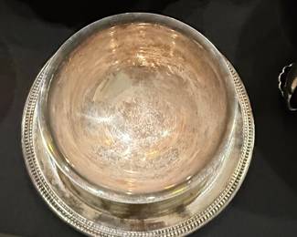 Wm. A. Rogers by Oneida Silverplate Gravy Boat and Underplate Set
