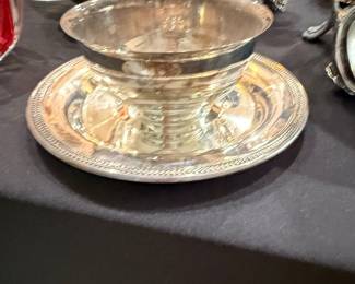Wm. A. Rogers by Oneida Silverplate Gravy Boat and Underplate Set