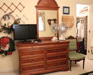 Lexington Chez Michelle Cherry Double Dresser