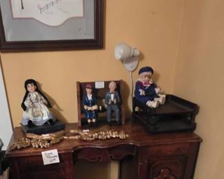 Beautiful desk... see Grandma & Grandpa on the church pew?