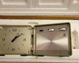 Vintage Travel Clock Radio