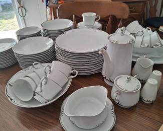 Style House Fine China "Embassy"