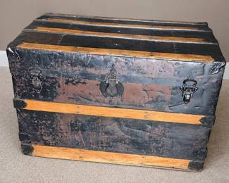 ANTIQUE FLAT TOP STEAMER TRUNK