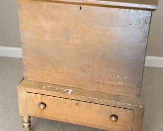 ANTIQUE DOVETAILED WOODEN SOUTHERN SUGAR CHEST