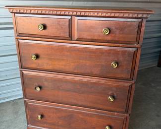 VINTAGE DAVIS CABINET COMPANY WOOD CHEST OF DRAWERS