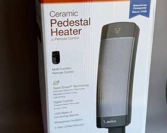LASKO CERAMIC PEDESTAL HEATER W REMOTE