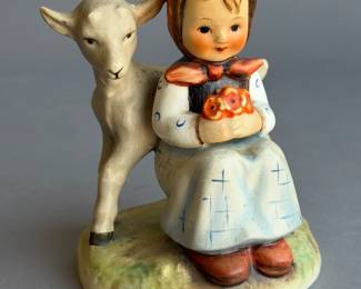 MI HUMMEL GOOD FRIENDS FIGURINE