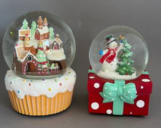 MUSICAL CHRISTMAS SNOW GLOBES ROMAN