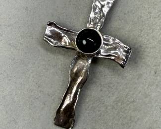 STERLING SILVER CHAIN & CROSS PENDANT