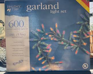Holiday Time 600-Count Garland Light Set