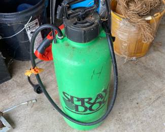 Hudson 2-Gallon Pump Sprayer