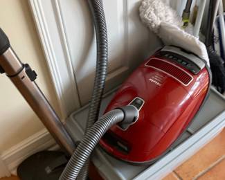 Miele Complete C3 Cat & Dog Canister Vacuum