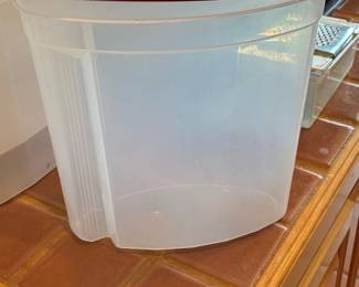 Rubbermaid Cereal Keeper Food Storage Container