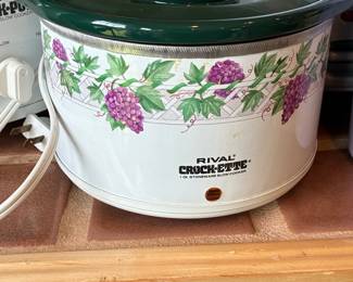 Rival Crock-Ette 1-Quart Slow Cooker with Grapevine Pattern