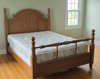 Thomasville Georgian Style Traditional Full Size Poster Bed