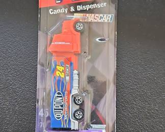 PEZ NASCAR Jeff Gordon #24 DuPont Hauler Dispenser (2005)