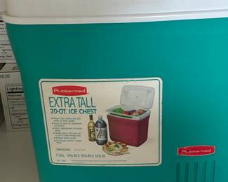 Rubbermaid Extra Tall 20-Qt. Ice Chest