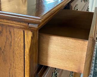Thomasville Georgian Style Traditional Triple Dresser with Tri-Fold Mirror