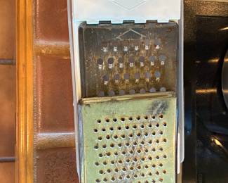 Merrymaid Plastics Kitchen Grater with Measuring Container