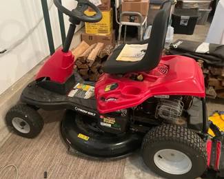  01 TroyBilt TB30R Riding Lawnmower