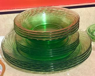 Pyrex Festiva Spring Green place settings