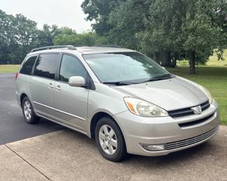 2004 Toyota Sienna Van with 107,000 miles - Lady Driven