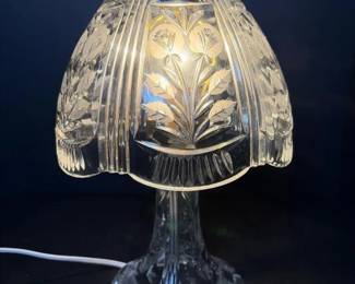 187 cutglasstablelampwithfloralmotifs