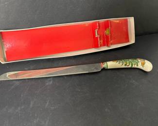 137 spodechristmastreecakeknifewithcer