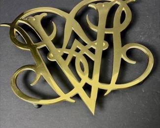 173 brassqueenanncyphermonogramtrivetw