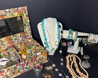 267 assortedcostumejewelryfloraljewelry