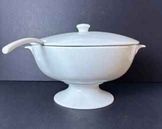 093 potterybarngreatwhiteporcelainturee