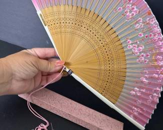 373 pinkfloralbamboofoldinghandfanwith