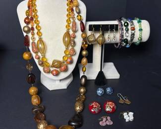 263 lotofcolorfulbeadedcostumejewelry