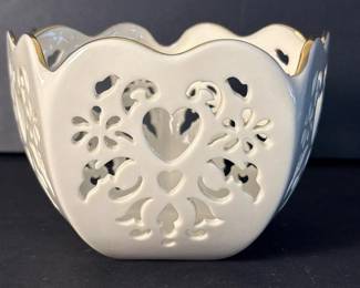 146 lenoxporcelainbowlwithheartcutouts